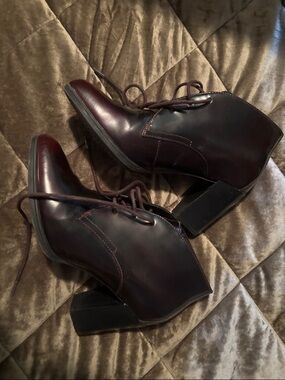 Clarks Deep Burgundy Lace-Up Block Heel Ankle Boots